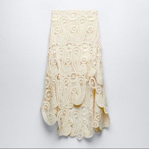 NWOT! ZARA , Beautiful crochet small skirt!